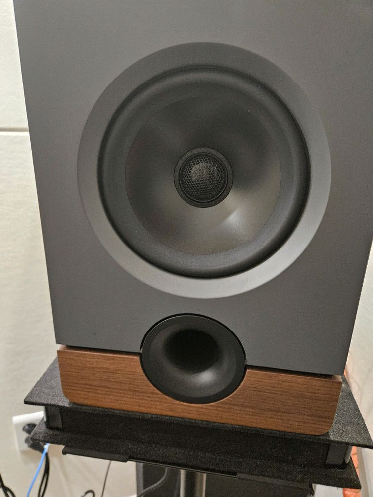 outputxbarefoot frontier 모니터링 스피커 이미지