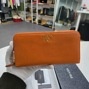 [50%세일] 프라다 지퍼 장지갑 이미지