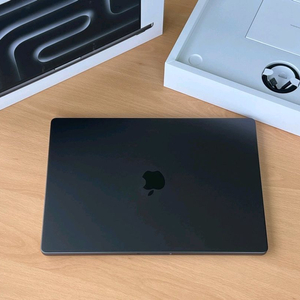 맥북 프로 16 M4 Max 128GB 2TB 나노텍스쳐 스페이스블랙 이미지