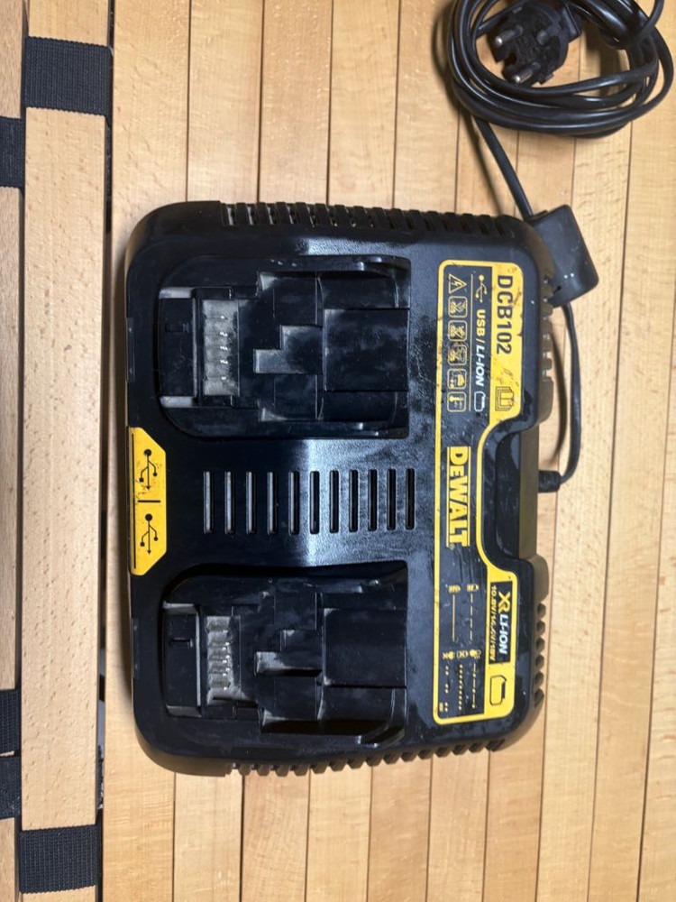 디월트 충전 함마드릴 DCH417 이미지