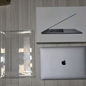 맥북프로 2018 15인치 스페이스 그레이 이미지