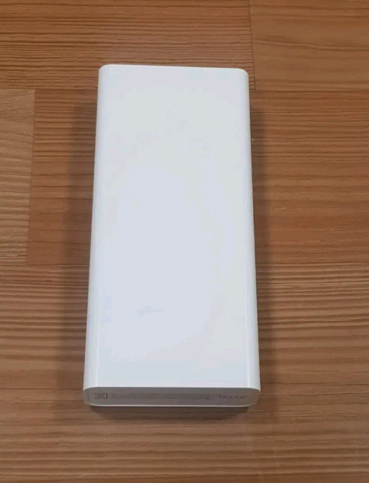 스피디 고속충전 듀얼타입 보조배터리 20000mah 화이트 이미지