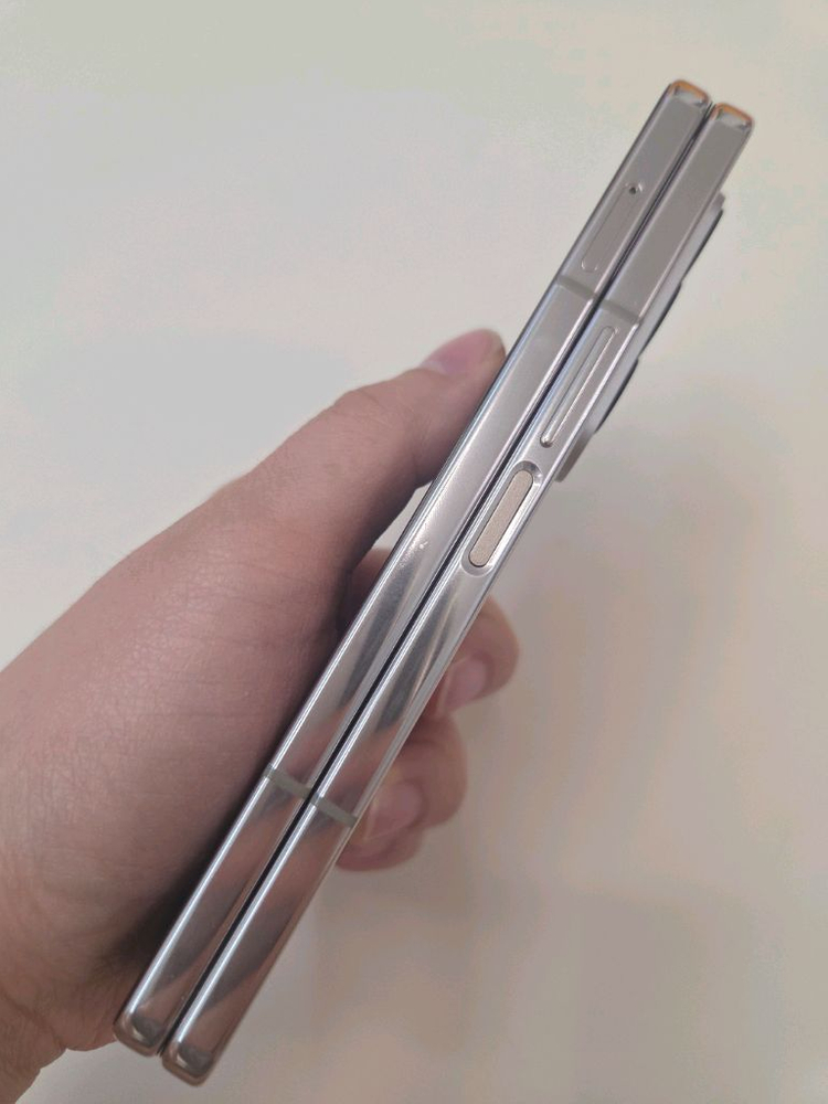 갤럭시 Z폴드4 512G 특S급 서울z폴드4 인천z폴드4 강원z폴드4 파주z폴드4 대구z폴드4 창원z폴드4 중고폰 이미지