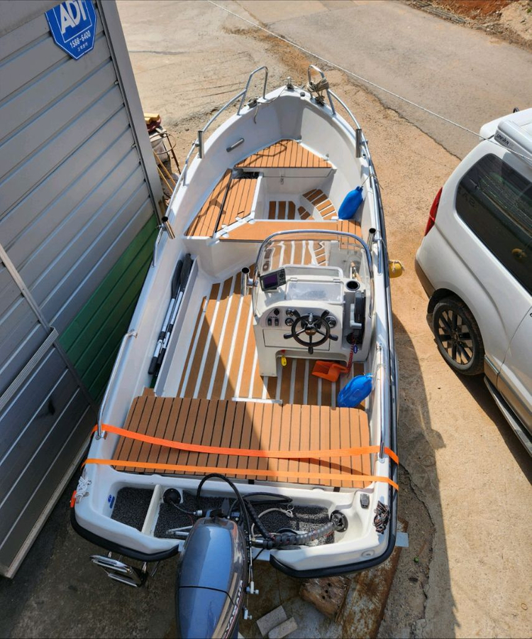 낚시보트 이미지