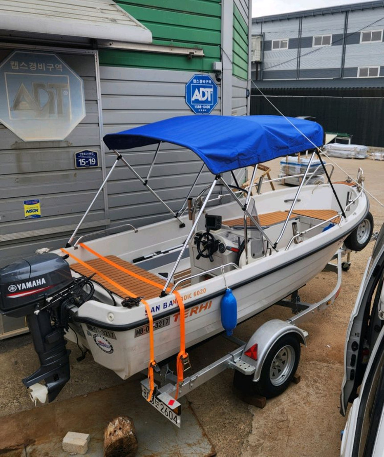 낚시보트 이미지
