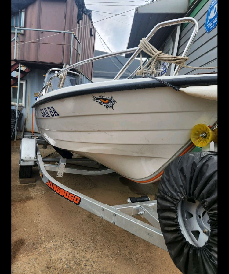 낚시보트 이미지