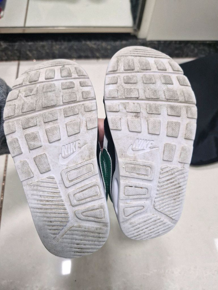 나이키키즈 운동화 이미지