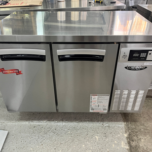 라셀르 테이블냉장고 1200 업소용 우측기계실 2도어 lt-1224r 카페 올스텐 간냉식 이미지