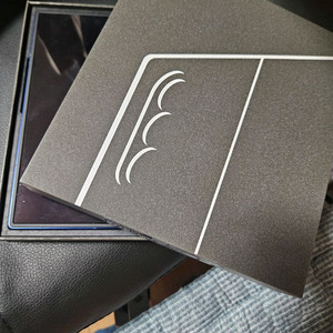 폴더블 스마트폰 256GB 이미지