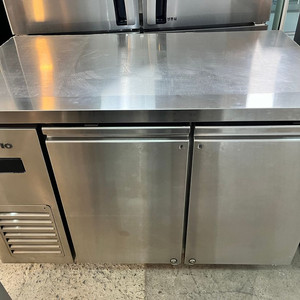 스키피오 테이블냉장냉동고 1200 간냉식 냉장1칸냉동1칸 반반 냉동장고 업소용 카페 2도어 이미지