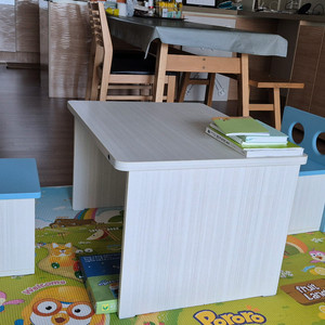 아동책상 의자 세트 이미지