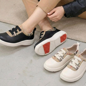 여성용 가죽 슬립온 단화. 미개봉 이미지