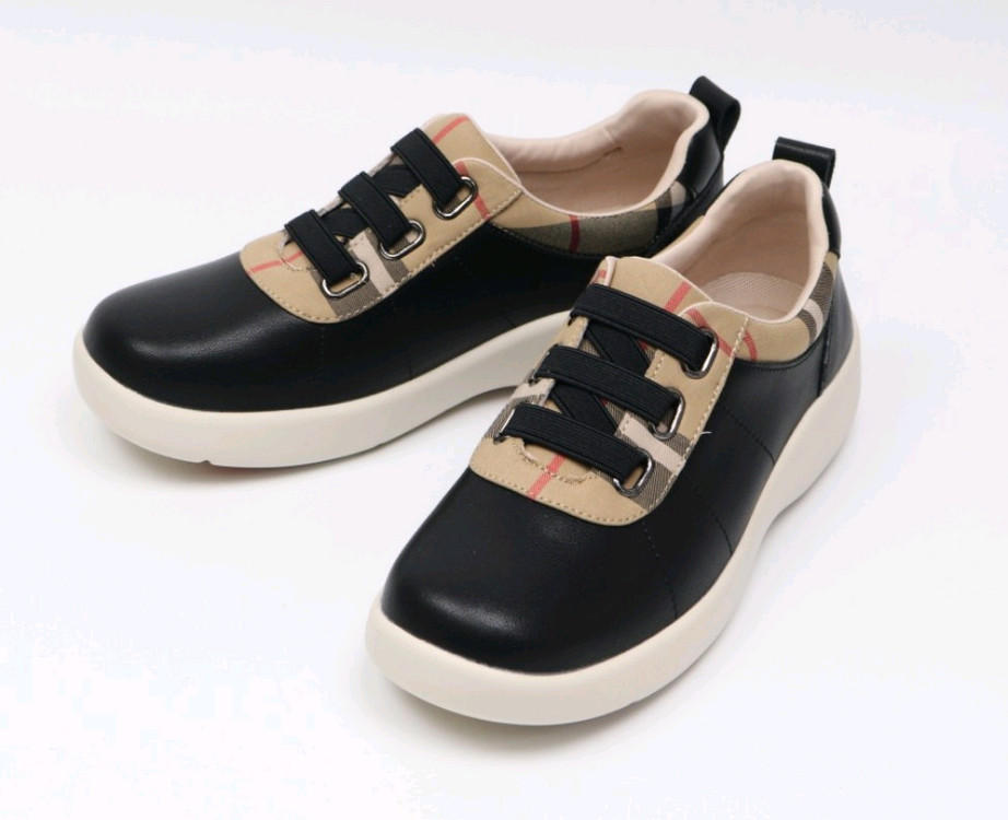 여성용 가죽 슬립온 단화. 미개봉 이미지