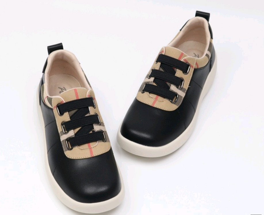 여성용 가죽 슬립온 단화. 미개봉 이미지