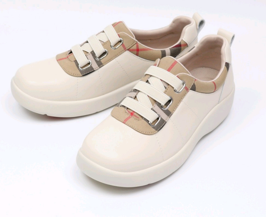 여성용 가죽 슬립온 단화. 미개봉 이미지