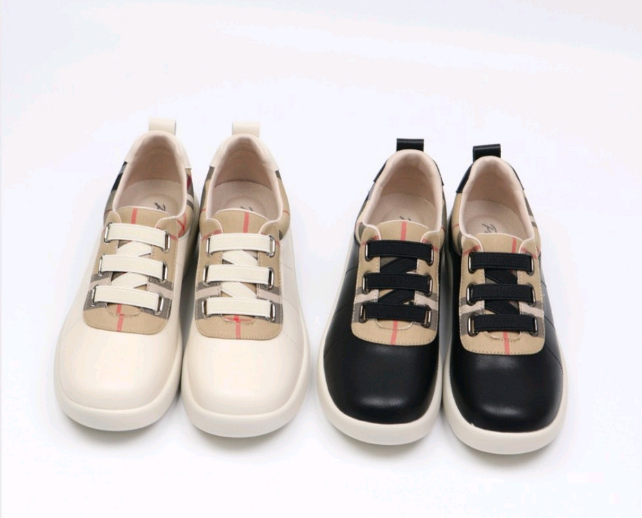 여성용 가죽 슬립온 단화. 미개봉 이미지