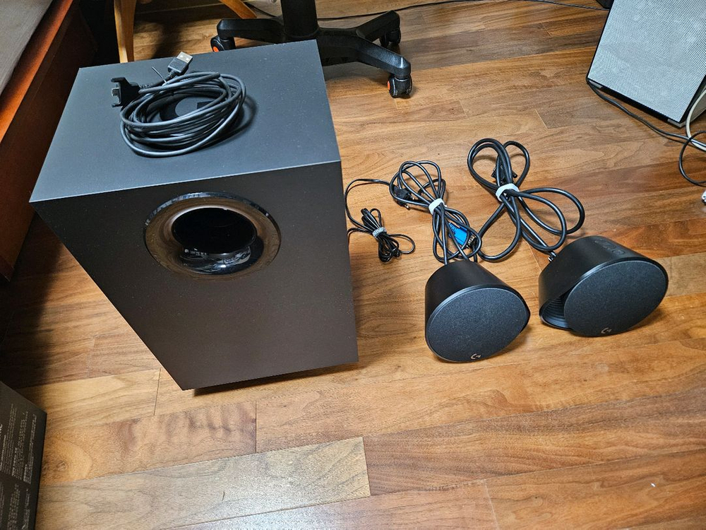 로지텍 G560 스피커 팝니다. 이미지