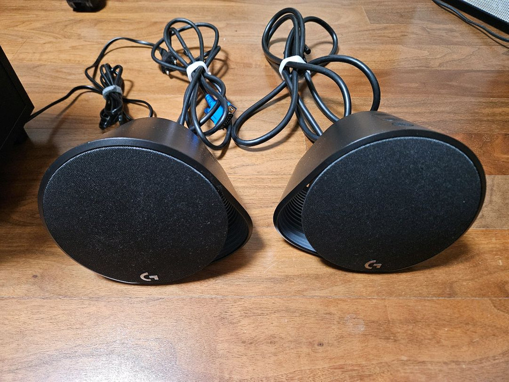 로지텍 G560 스피커 팝니다. 이미지