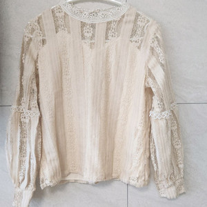 아이보리 레이스 블라우스 이미지