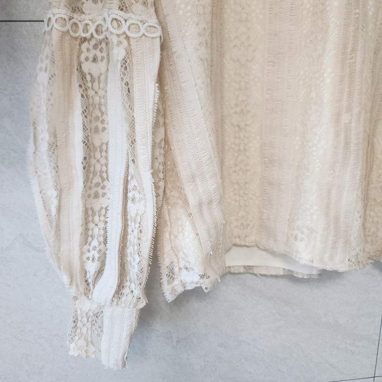 아이보리 레이스 블라우스 이미지