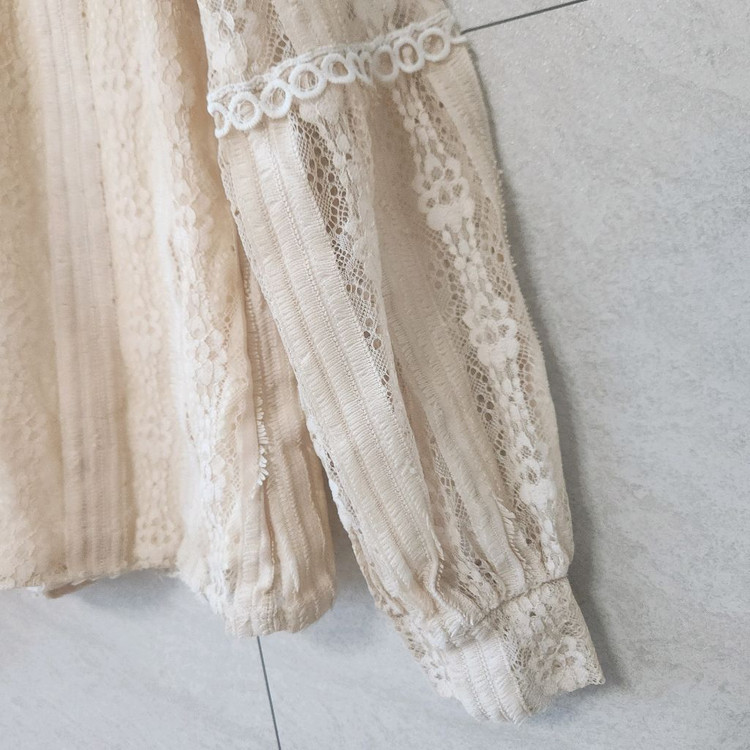 아이보리 레이스 블라우스 이미지