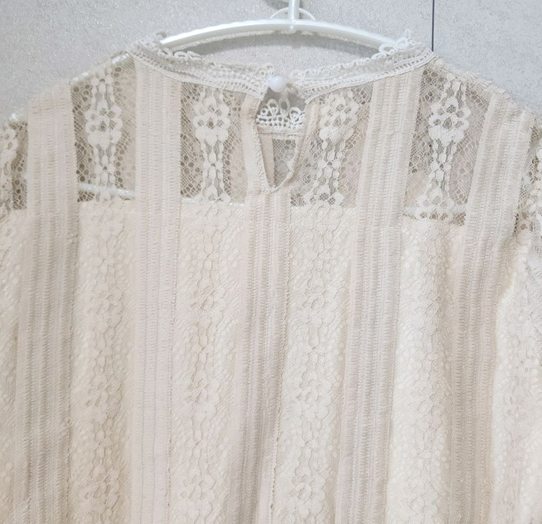 아이보리 레이스 블라우스 이미지