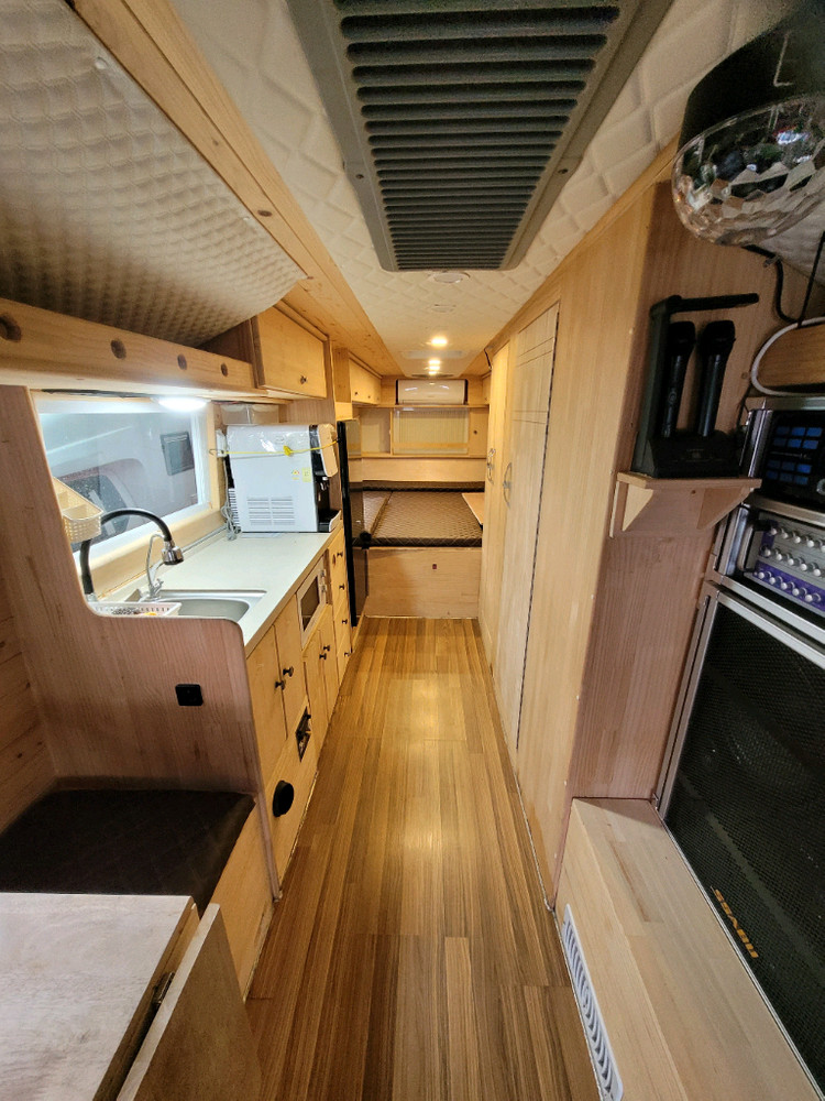 에어로타운버스캠핑카 이미지