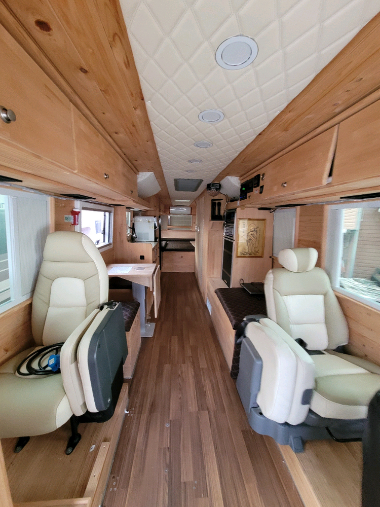 에어로타운버스캠핑카 이미지