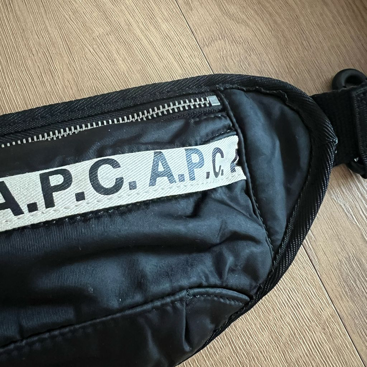 A.P.C 아페쎄 슬링백 이미지