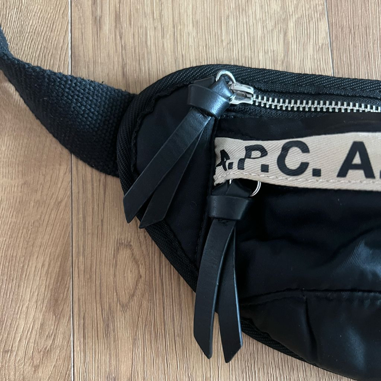 A.P.C 아페쎄 슬링백 이미지