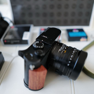 라이카 Q2 헬리녹스 에디션 민트급 이미지