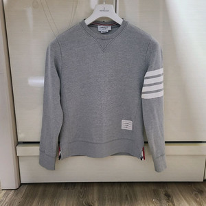 톰브라운 맨투맨 엔지니어드스웻셔츠명품가디건니트패딩자켓구찌루이비통프라다디올셀린느에르메스로로피아나몽클레어스톤아일랜드 이미지