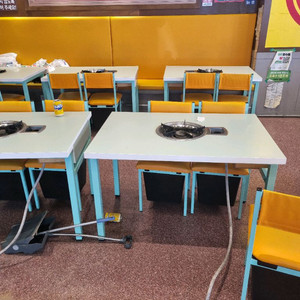 중고 .도시가스 4인용 식탁테이블 수저통 식당 매장가구 이미지