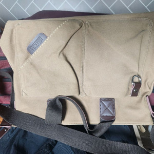 오피스룩 클래식 숄더백 이미지