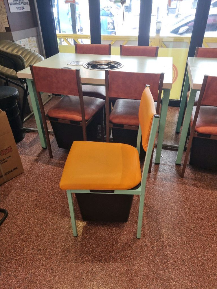 중고 .고깃집 식당 음식점 업소용매장 수납의자 이미지