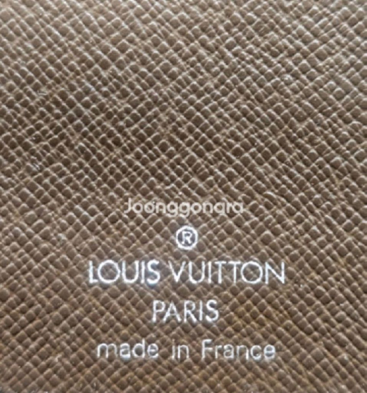 (가격인하) 정품 루이비통 타이가 라귀토 도큐먼트 슬림 서류 가방 클러치백 이미지