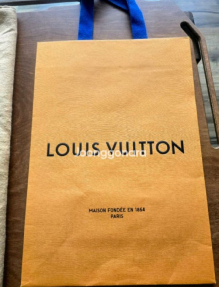 (가격인하) 정품 루이비통 타이가 라귀토 도큐먼트 슬림 서류 가방 클러치백 이미지