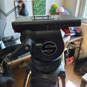 셔틀러 Video 18P 카메라 삼각대 팝니다! 이미지