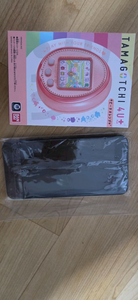 다마고치 4u+ 오렌지 및 통신폰 이미지