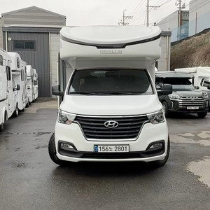 유럽식 모터홈 스타렉스 4인승 하슬라350 캠핑카 이미지