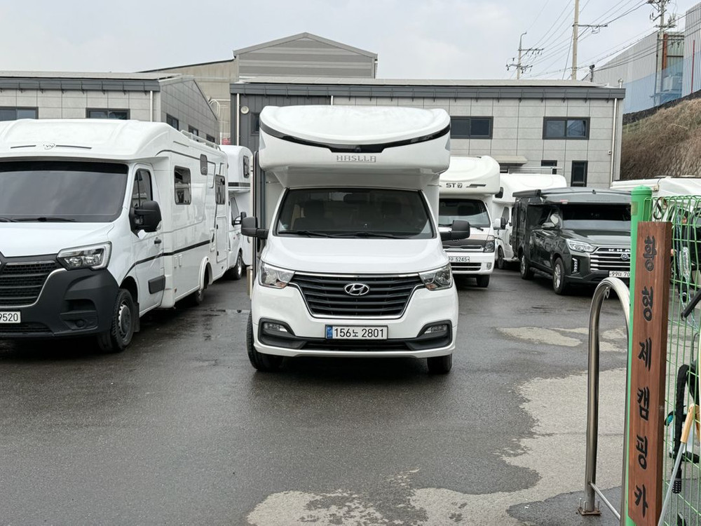 유럽식 모터홈 스타렉스 4인승 하슬라350 캠핑카 이미지