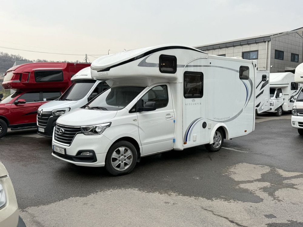 유럽식 모터홈 스타렉스 4인승 하슬라350 캠핑카 이미지