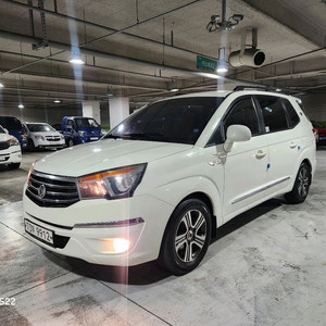 코란도투리스모 4륜 어드벤처 에디션 11인승 2015형식 205.000km 이미지