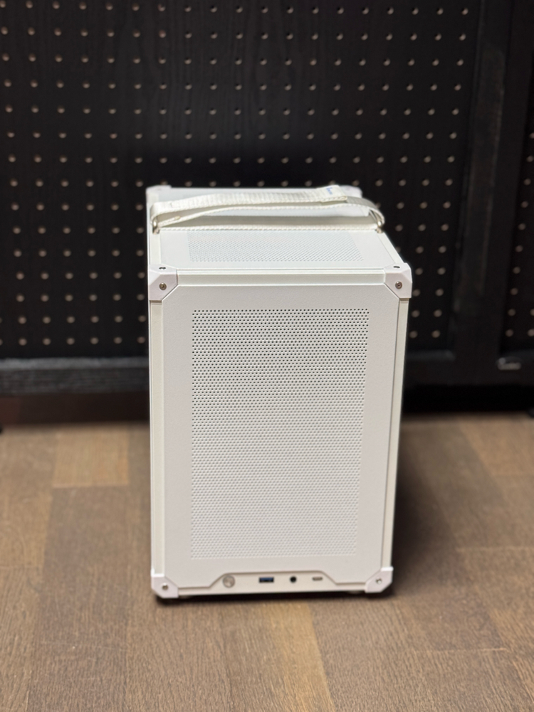 sff itx 컴퓨터 데스크탑 본체 이미지