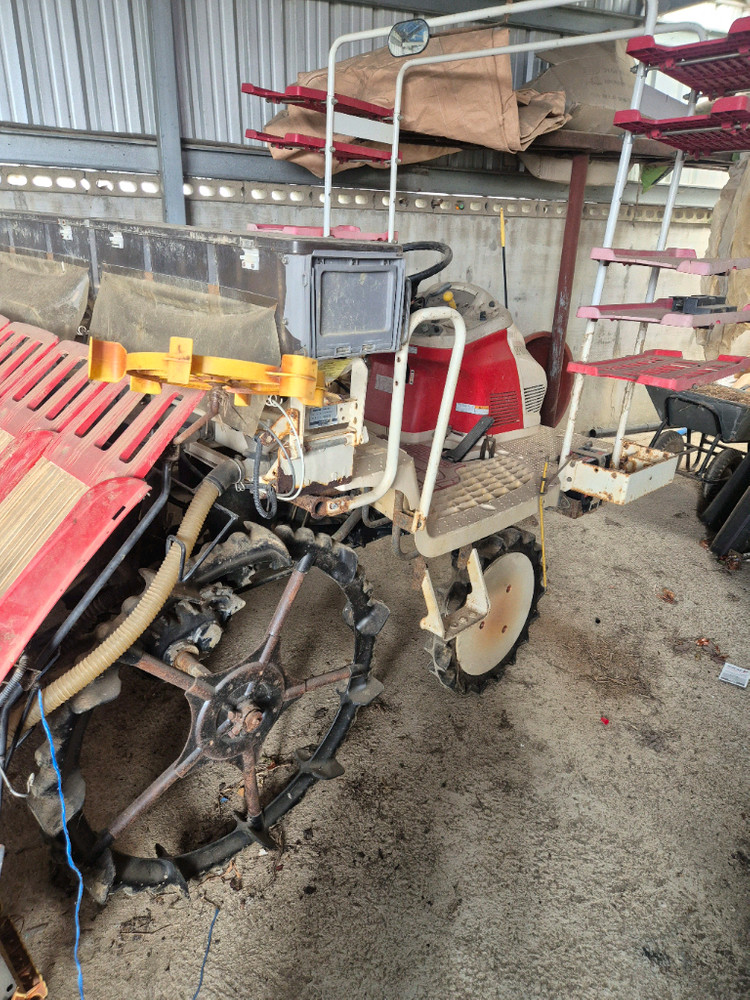 4륜구동 농업용 이앙기 이미지