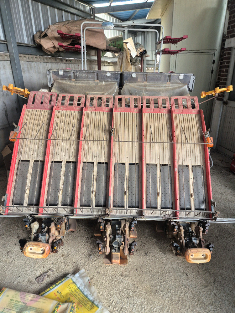 4륜구동 농업용 이앙기 이미지