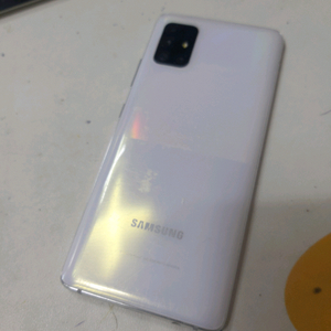 갤럭시A51 이미지