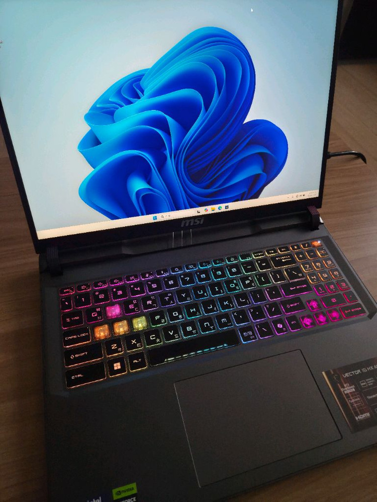 [새상품급] MSI Vector16 (울트라7/5070Ti /1.5TB/32GB) 노트북 이미지