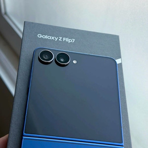 갤럭시 Z플립7 256GB SSS급 판매합니다. 이미지