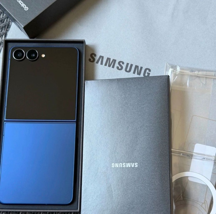 갤럭시 Z플립7 256GB SSS급 판매합니다. 이미지